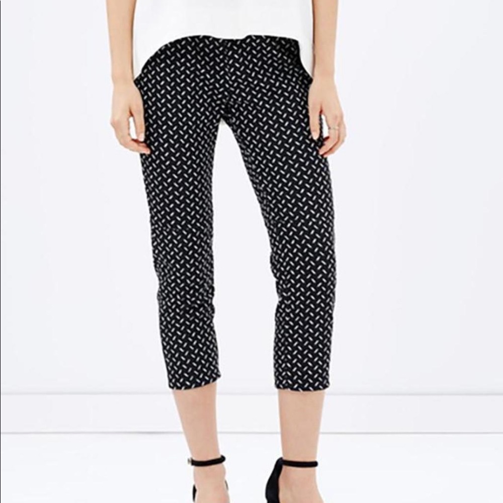 EUC * BCBGeneration crop knit legging. Size M.